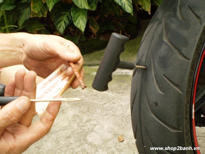 Hướng dẫn cách vá vỏ xe không ruột - 5