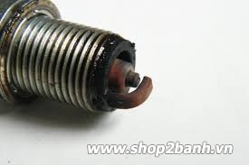 Cách kiểm tra và thay bugi xe máy - 4