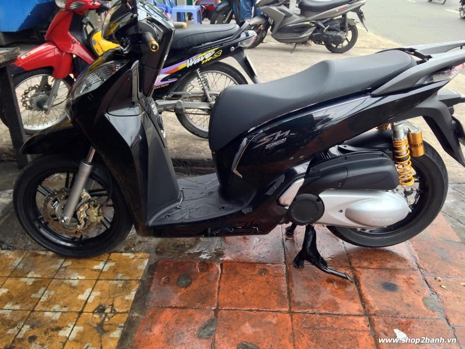 Honda sh300i độ đồ chơi khủng tại sài thành - 1