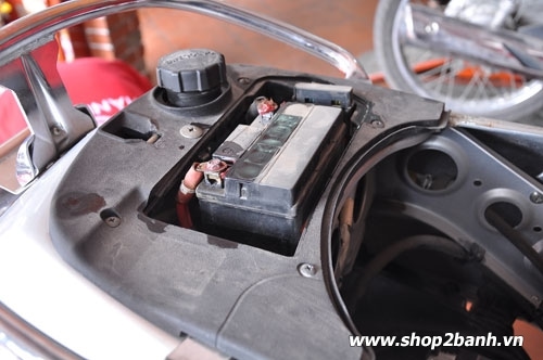 Sử dụng ắc quy xe máy kém chất lượng hậu quả khôn lường - 1