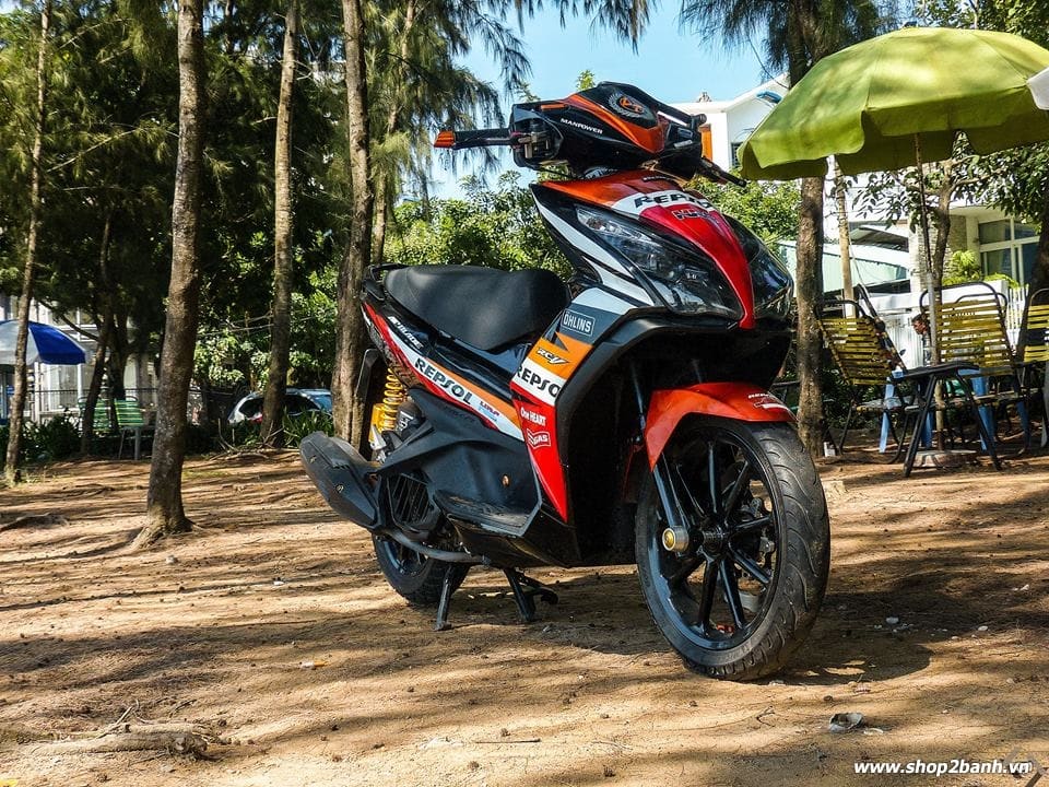 Lên full đồ chơi air blade 125 với phong cách repsol - 1