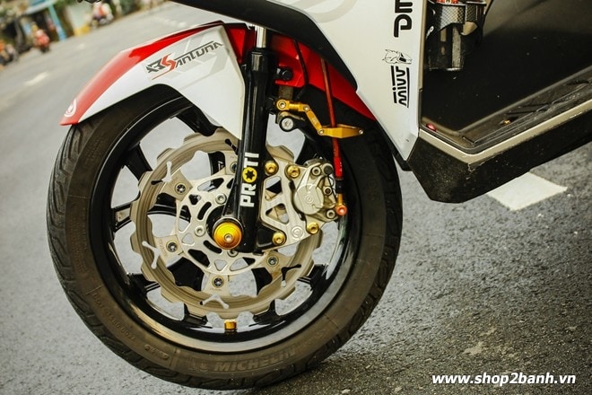 Air blade độ full đồ chơi mang phong cách độc đáo - 3