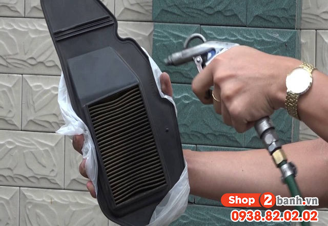 Hướng dẫn vệ sinh lọc gió xe máy đơn giản tại nhà - 1