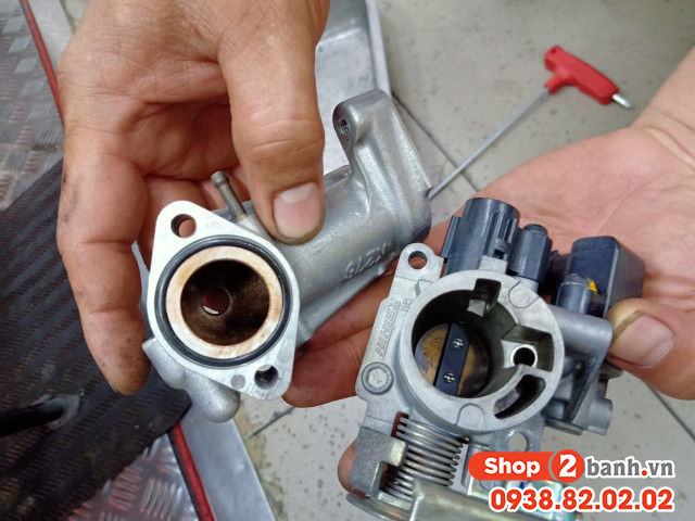 Vệ sinh họng xăng và kim phun xăng - 11
