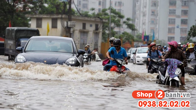 Chạy xe máy an toàn mùa mưa bão cần lưu ý những gì - 7