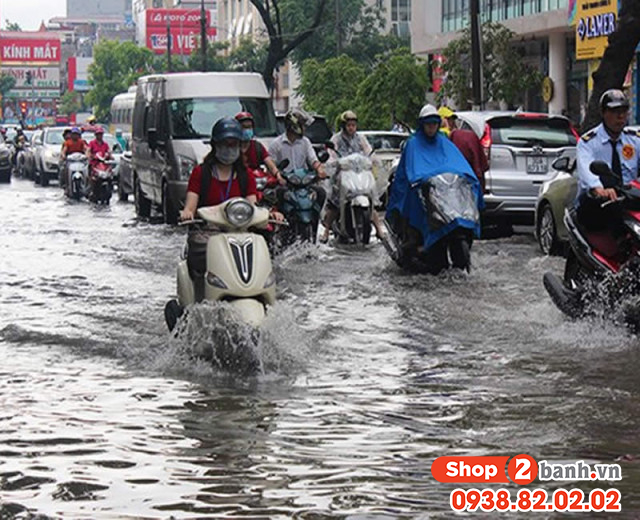 Chạy xe máy an toàn mùa mưa bão cần lưu ý những gì - 6