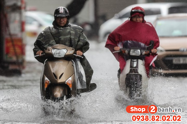 Chạy xe máy an toàn mùa mưa bão cần lưu ý những gì - 5