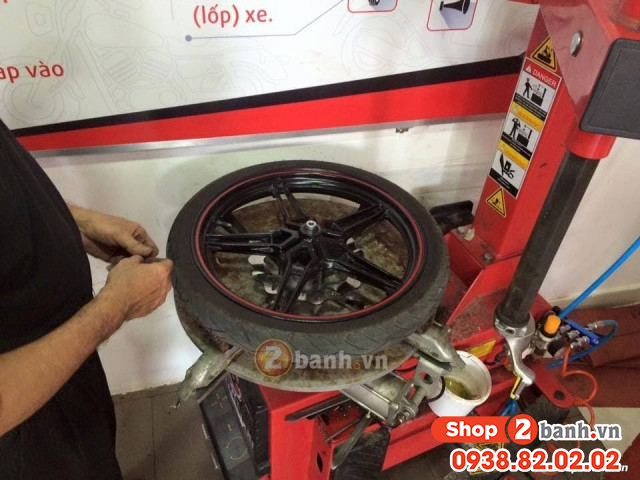 Thực tế lốp chống đinh tự vá khi cán đinh như thế nào - 5