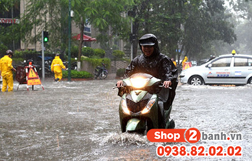 Chạy xe máy qua vùng nước ngập có cần 32win nhà cái giải trí cá cược số 1 châu Á - 1
