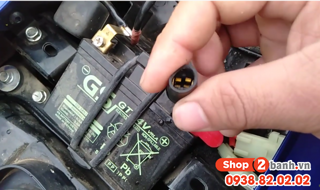 Xe exciter 150 để lâu ngày không nổ máy được có phải hư bình ắc quy - 1
