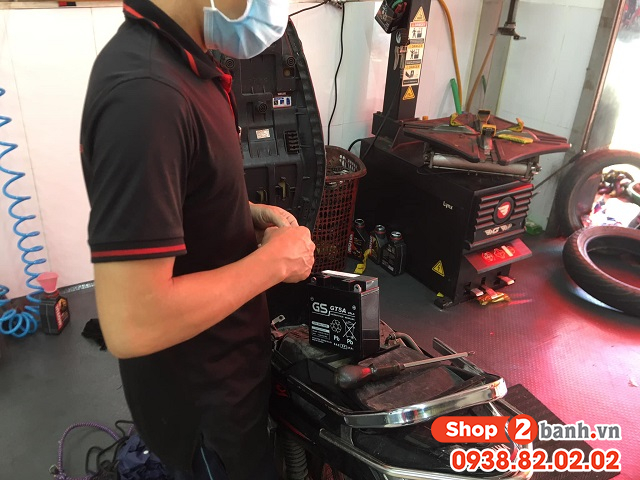 Xe yamaha nvx để lâu ngày không đề máy được có phải hư bình ắc quy - 4