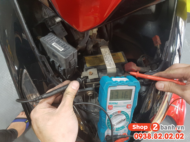 Cách xử lí khi xe máy hết bình ắc quy hiệu quả - 2