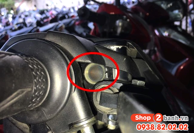 Dấu hiệu nhận biết dầu phanh đĩa xe máy bị hao hụt - 4