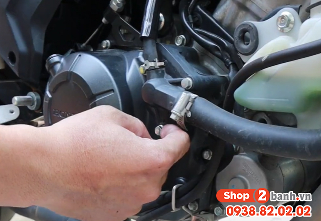 Vệ sinh két nước và thay nước làm mát xe honda winner x - 3