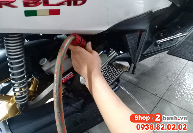 Cách vệ sinh két nước và thay nước làm mát xe yamaha nmax 155 - 4