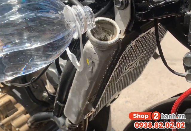 Vệ sinh két nước và thay nước làm mát xe suzuki satria 150 - 5