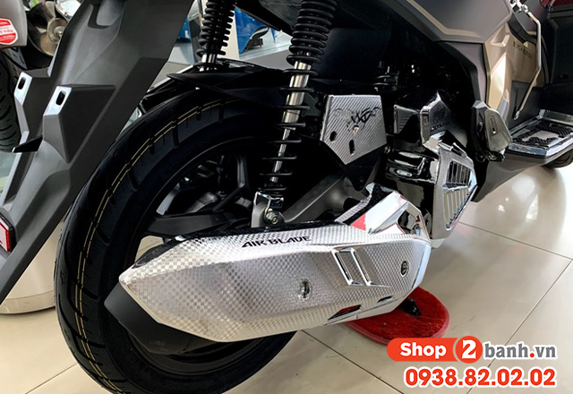 Có nên gắn ốp inox trang trí cho xe máy hay không - 2