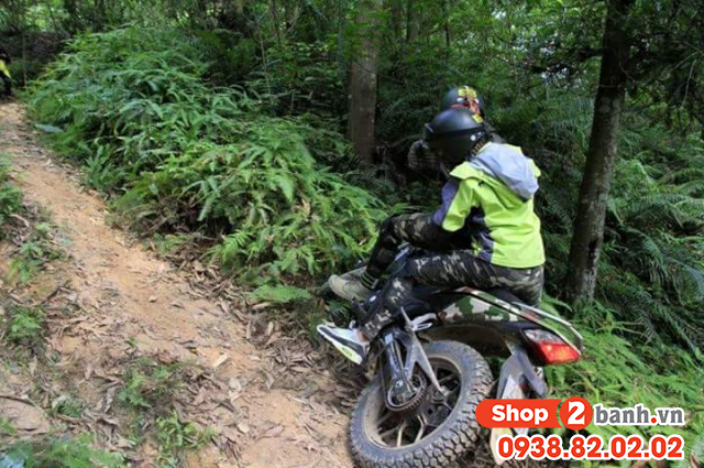 Hướng dẫn cách chạy xe tay côn lên dốc an toàn - 3