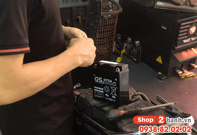 Thay bình ắc quy xe máy chất lượng chính hãng tại cần thơ - 1