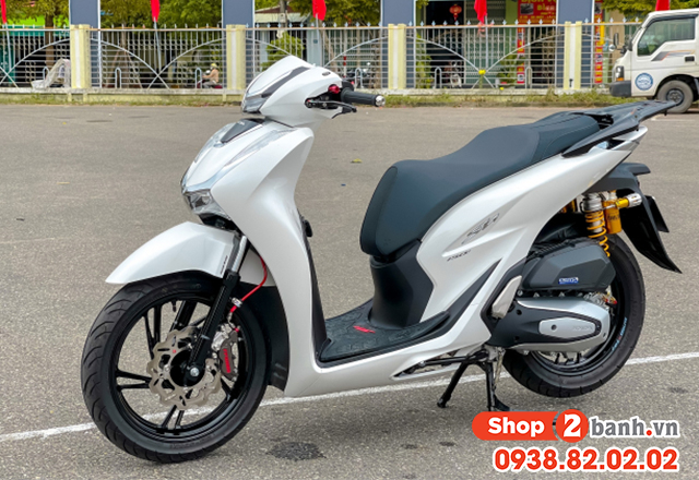 Cách mở cốp xe sh 160i khi xe bị cạn bình điện - 1