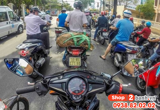 Cách chạy xe côn tay khi vào cua an toàn - 3