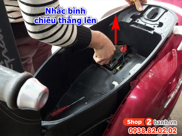 Bình ắc quy xe grande nằm ở đâu cách thay bình acquy yamaha grande - 2