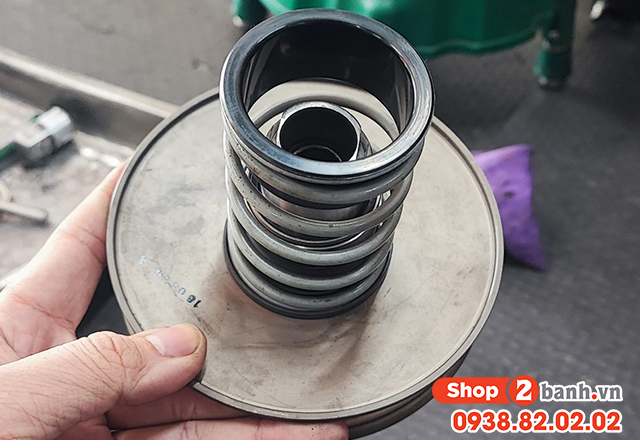 Xe yamaha gear 125 đi bao lâu nên vệ sinh nồi - 4