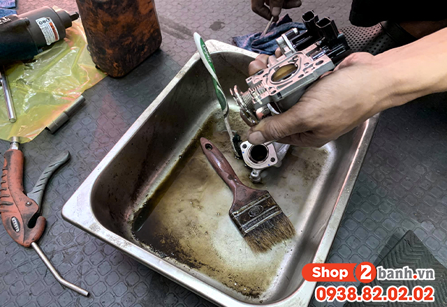 Vệ sinh họng xăng xe nmax 155 giá bao nhiêu  - 2