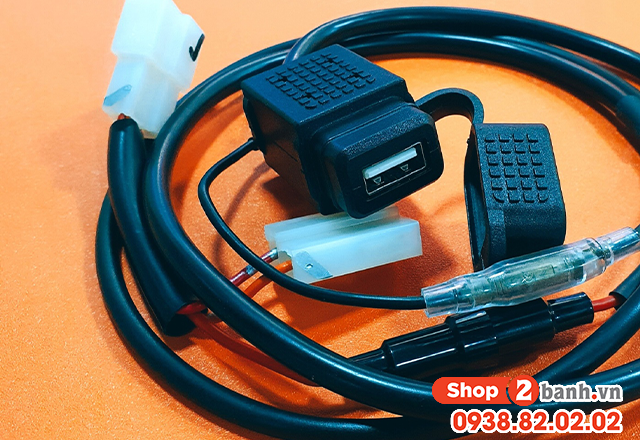 Cách sạc điện thoại trên xe stylo 160 đảm bảo an toàn - 3