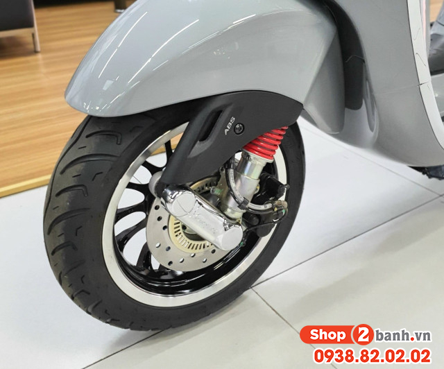Vespa sprint thay lốp michelin city extra có bám đường tốt không  - 2