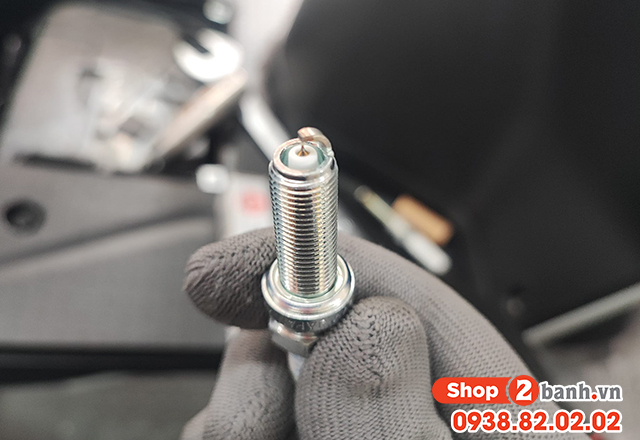 Thay bugi iridium cho xe vario 125-150-160 giá bao nhiêu tiền - 2