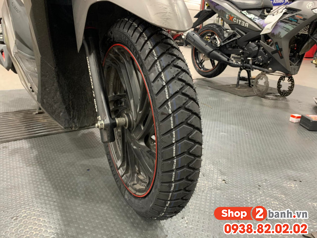 Vario 150 thay vỏ michelin anakee street có bám đường tốt không  - 2