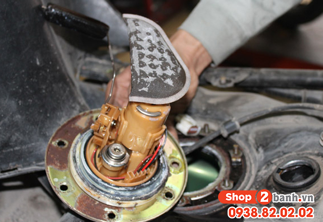 Thay bơm xăng xe nmax 155 giá bao nhiêu tiền - 4