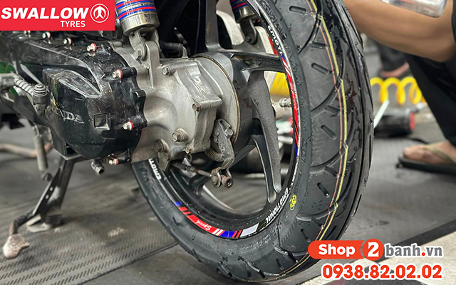 Xe airblade thay vỏ swallow s-222 có bám đường tốt không  - 2