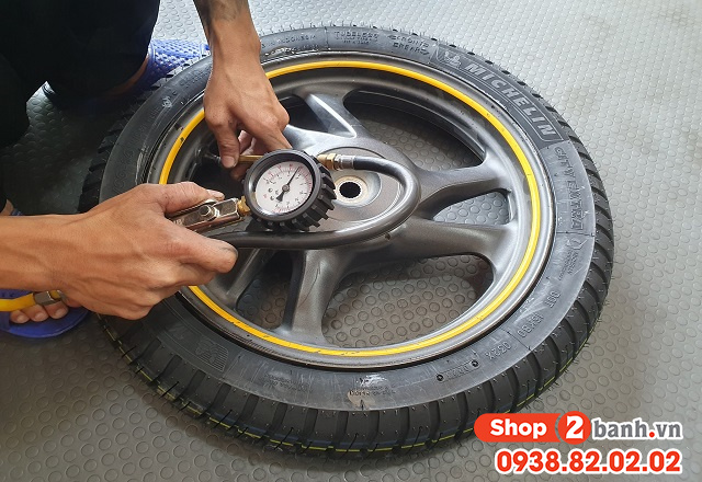 Lốp xe airblade có vết nứt phải làm sao cách xử lý như thế nào - 3
