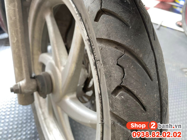 Lốp xe airblade có vết nứt phải làm sao cách xử lý như thế nào - 2