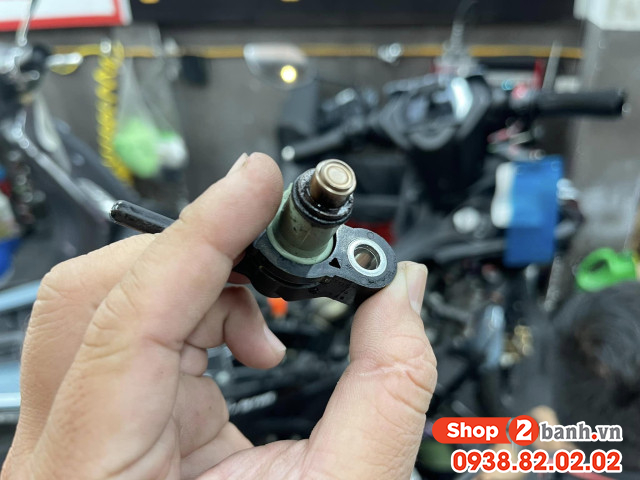Vệ sinh kim phun xăng fi xe exciter 155 - 1