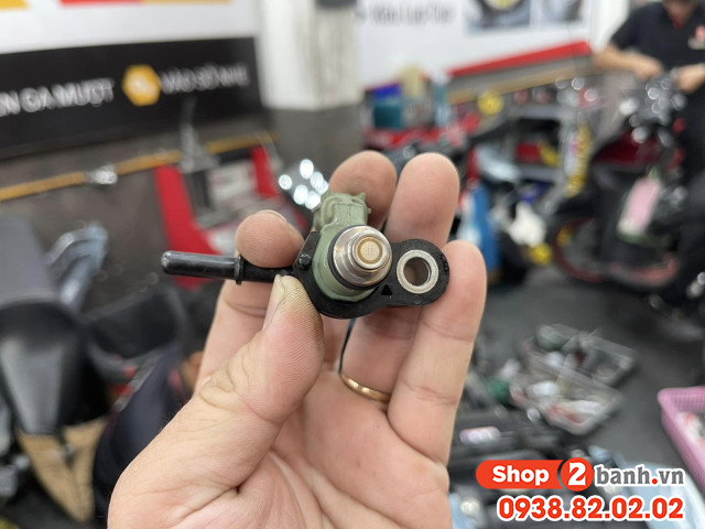 Vệ sinh kim phun xăng fi xe exciter 155 - 3