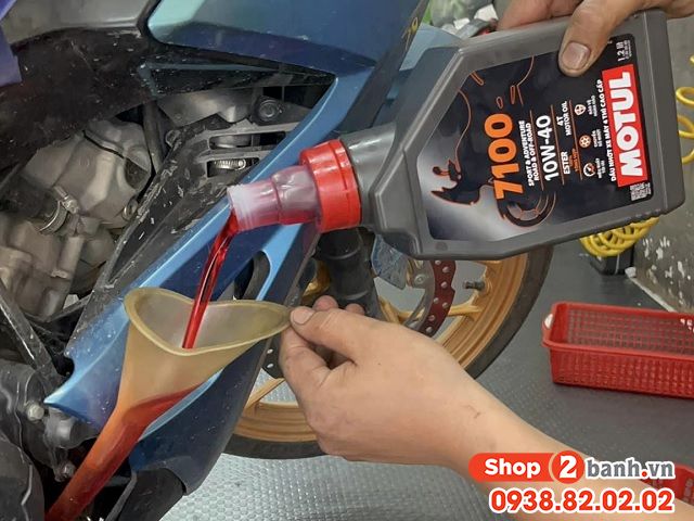 Nhớt motul 7100 10w40 1l2 - 4