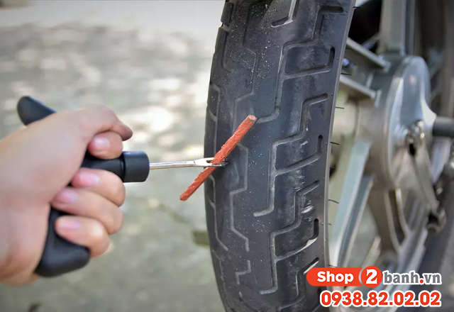 Vá lốp sau xe máy điện và những điều cần phải biết - 2