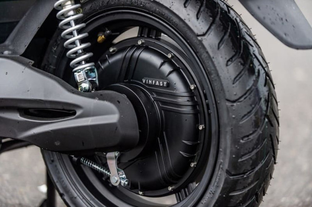 Vá lốp sau xe máy điện và những điều cần phải biết - 3
