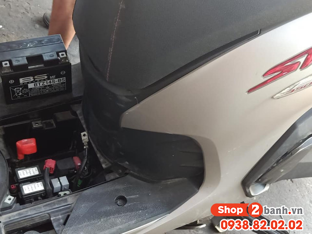 Bình ắc quy xe sh350i nằm ở đâu cách thay bình acquy honda sh350i - 3