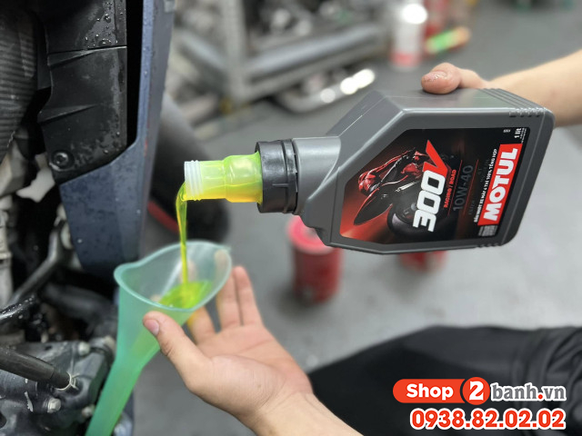 Nhớt motul 300v racingroad 10w40 1l - 7
