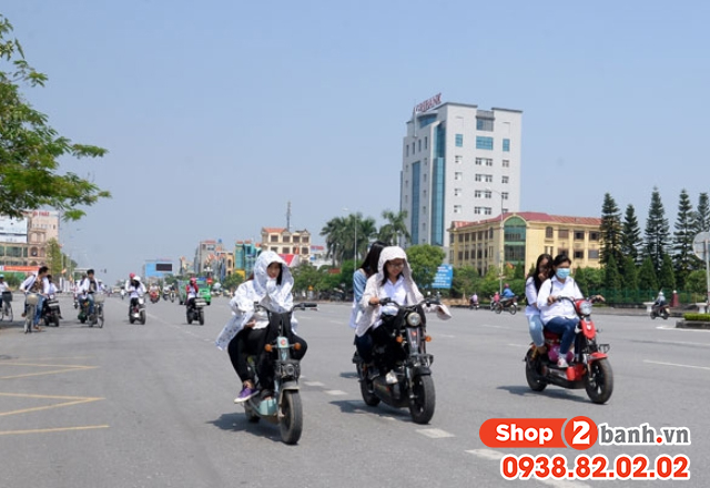 Năm 2026 xe máy chạy hàng ngang 3 xe bị phạt bao nhiêu - 2