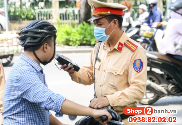 Năm 2026 xe máy không chấp hành thổi nồng độ cồn bị phạt bao nhiêu - 2