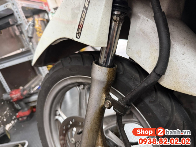 Phuộc trước xe vario 160 bị xì dầu nguyên nhân và cách xử lý - 2