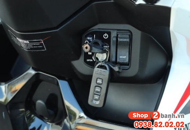 Cách mở xe ab 160-125 4val khi chìa khóa smartkey hết pin - 2