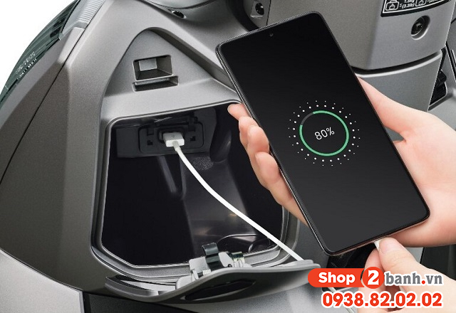 Cách sạc điện thoại trên xe winner r đảm bảo an toàn - 2