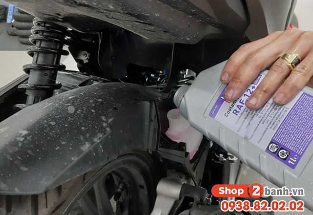 Bình nước mát xe yamaha nmax 155 nằm ở đâu - 2