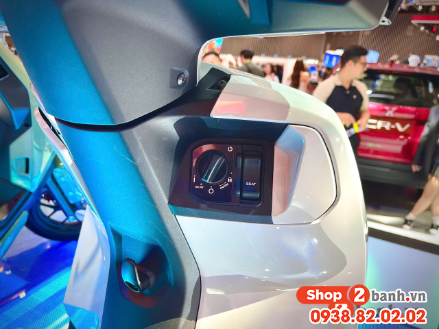 Cách mở cốp xe honda cuv e khi hết bình điện - 2